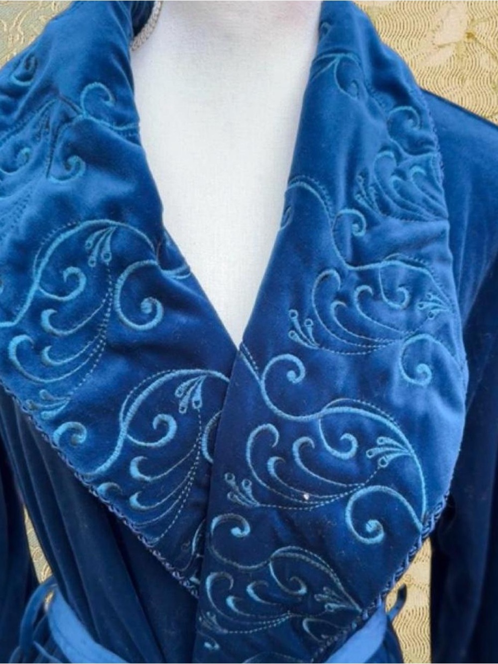 Plush Embroidered Velvet Robe - Deep Blue - Picture 4 of 6